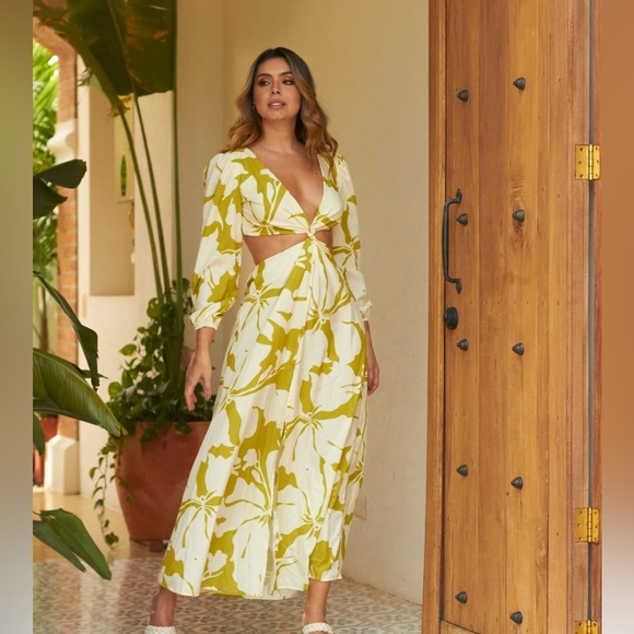 Dresses & Skirts - Green Cutout Floral Maxi Dress Size M